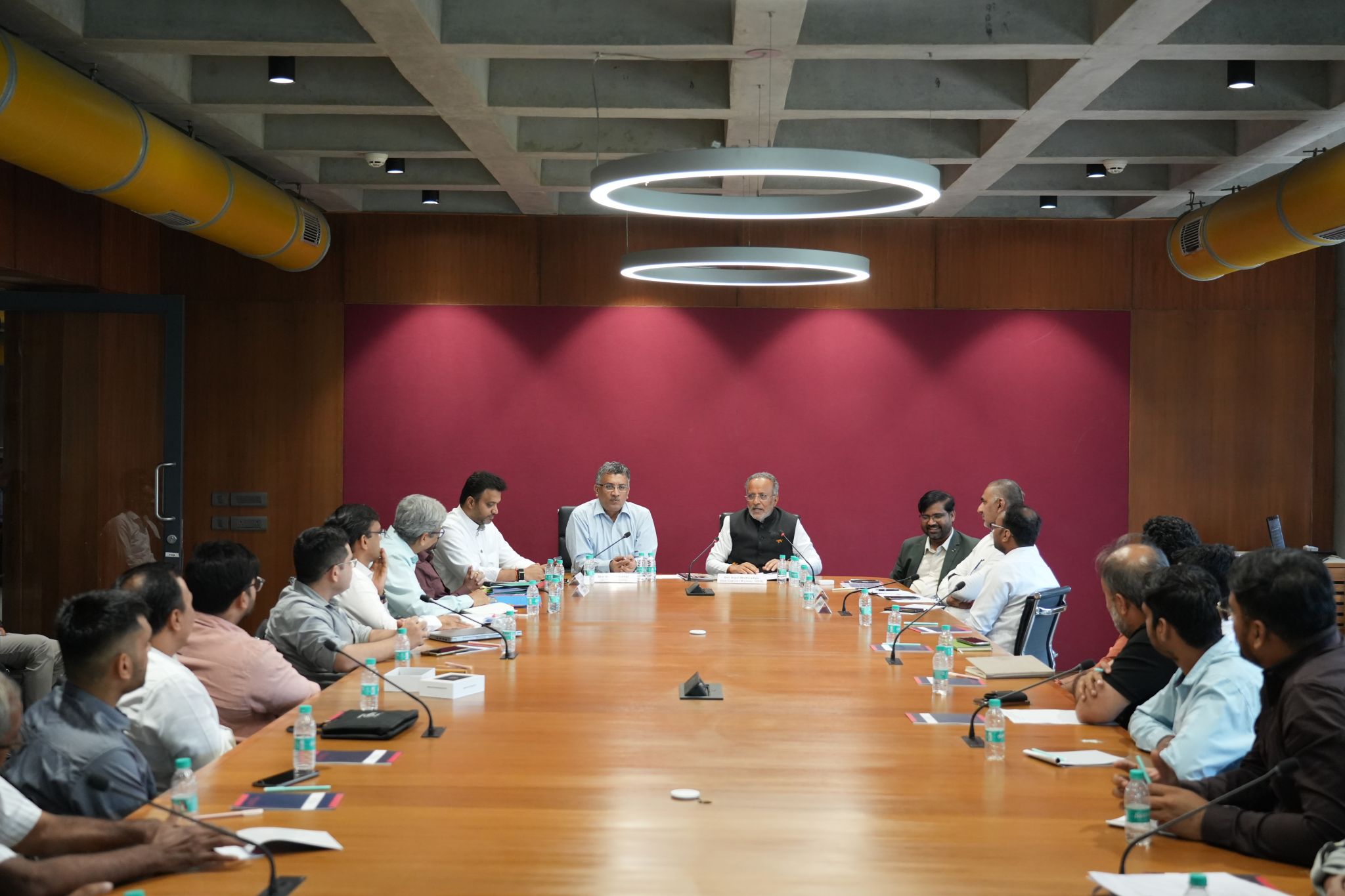 Hon’ble Minister Shri Arjun Modhwadia Visits i-Hub Gujarat, Engages with Emerging Tech Startups