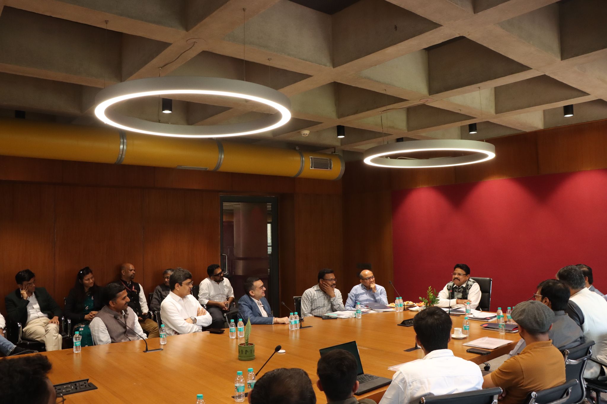 Dr Mukesh Mahaling, 𝐇𝐨𝐧’𝐛𝐥𝐞 𝐂𝐚𝐛𝐢𝐧𝐞𝐭 𝐌𝐢𝐧𝐢𝐬𝐭𝐞𝐫 𝐨𝐟 𝐇𝐞𝐚𝐥𝐭𝐡 & 𝐅𝐚𝐦𝐢𝐥𝐲 𝐖𝐞𝐥𝐟𝐚𝐫𝐞, 𝐏𝐚𝐫𝐥𝐢𝐚𝐦𝐞𝐧𝐭𝐚𝐫𝐲 𝐀𝐟𝐟𝐚𝐢𝐫𝐬, 𝐚𝐧𝐝 𝐄𝐥𝐞𝐜𝐭𝐫𝐨𝐧𝐢𝐜𝐬 & 𝐈𝐧𝐟𝐨𝐫𝐦𝐚𝐭𝐢𝐨𝐧 𝐓𝐞𝐜𝐡𝐧𝐨𝐥𝐨𝐠𝐲, 𝐆𝐨𝐯𝐞𝐫𝐧𝐦𝐞𝐧𝐭 𝐨𝐟 𝐎𝐝𝐢𝐬𝐡𝐚, visited i-Hub Gujarat