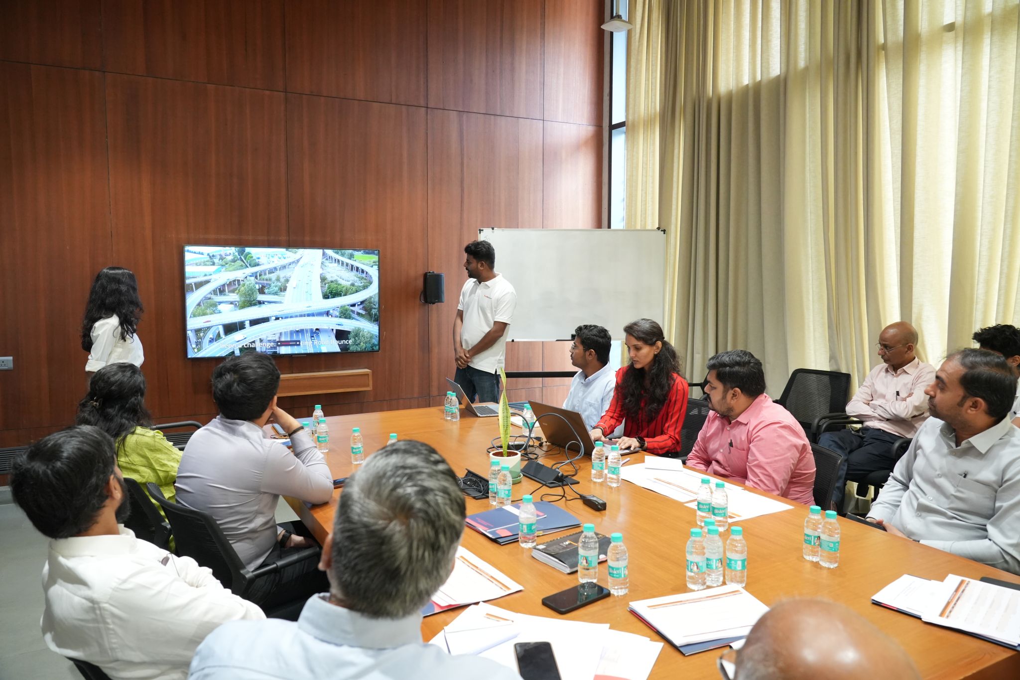 Transport, EV, and Last-Mile Startups Present Smart Urban Solutions at UrbanX Ahmedabad