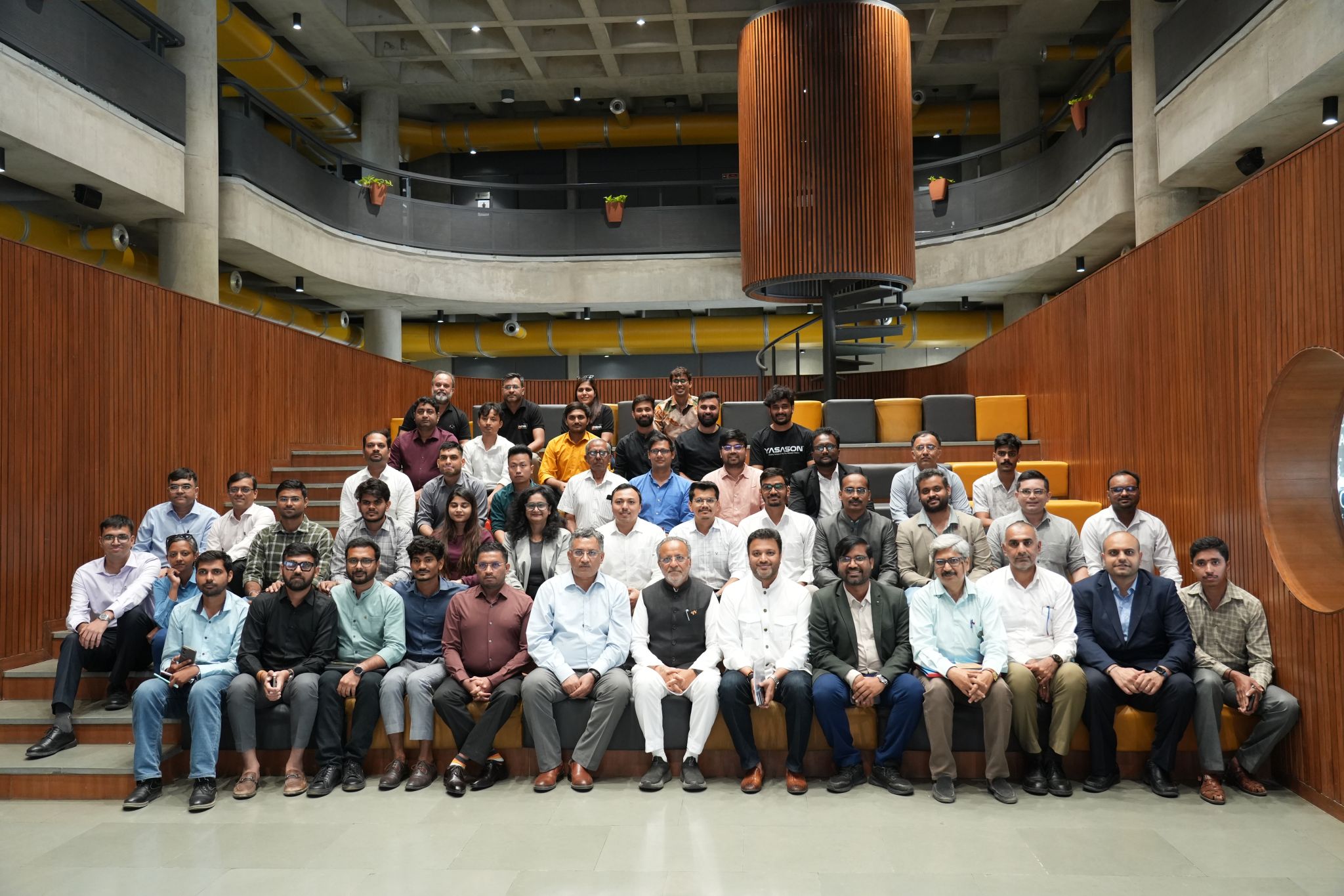 Hon’ble Minister Shri Arjun Modhwadia Visits i-Hub Gujarat, Engages with Emerging Tech Startups