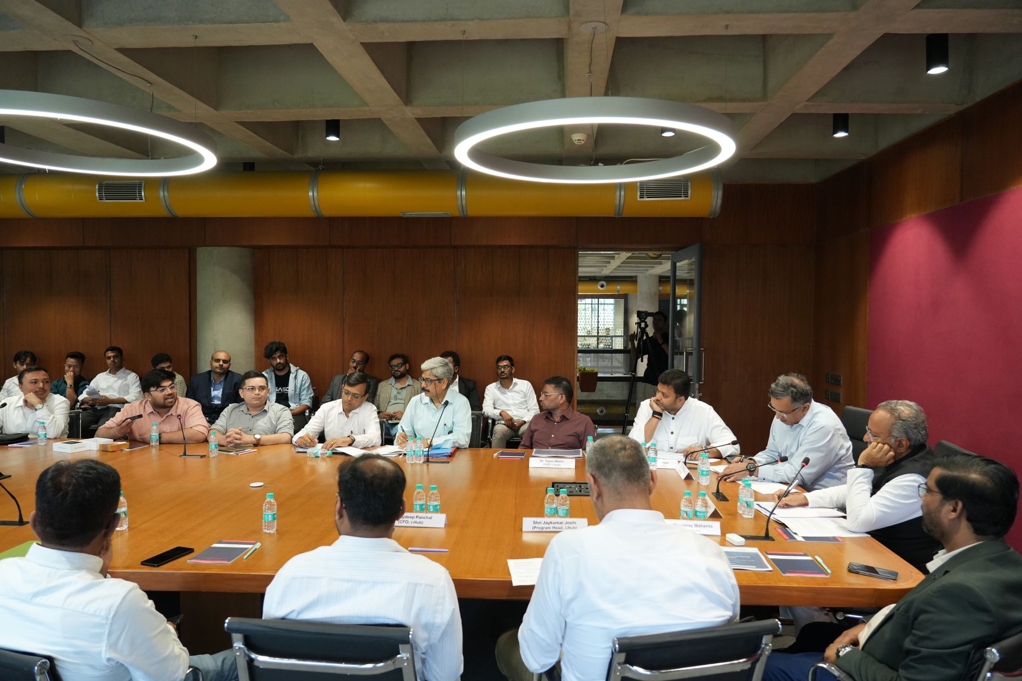 Hon’ble Minister Shri Arjun Modhwadia Visits i-Hub Gujarat, Engages with Emerging Tech Startups